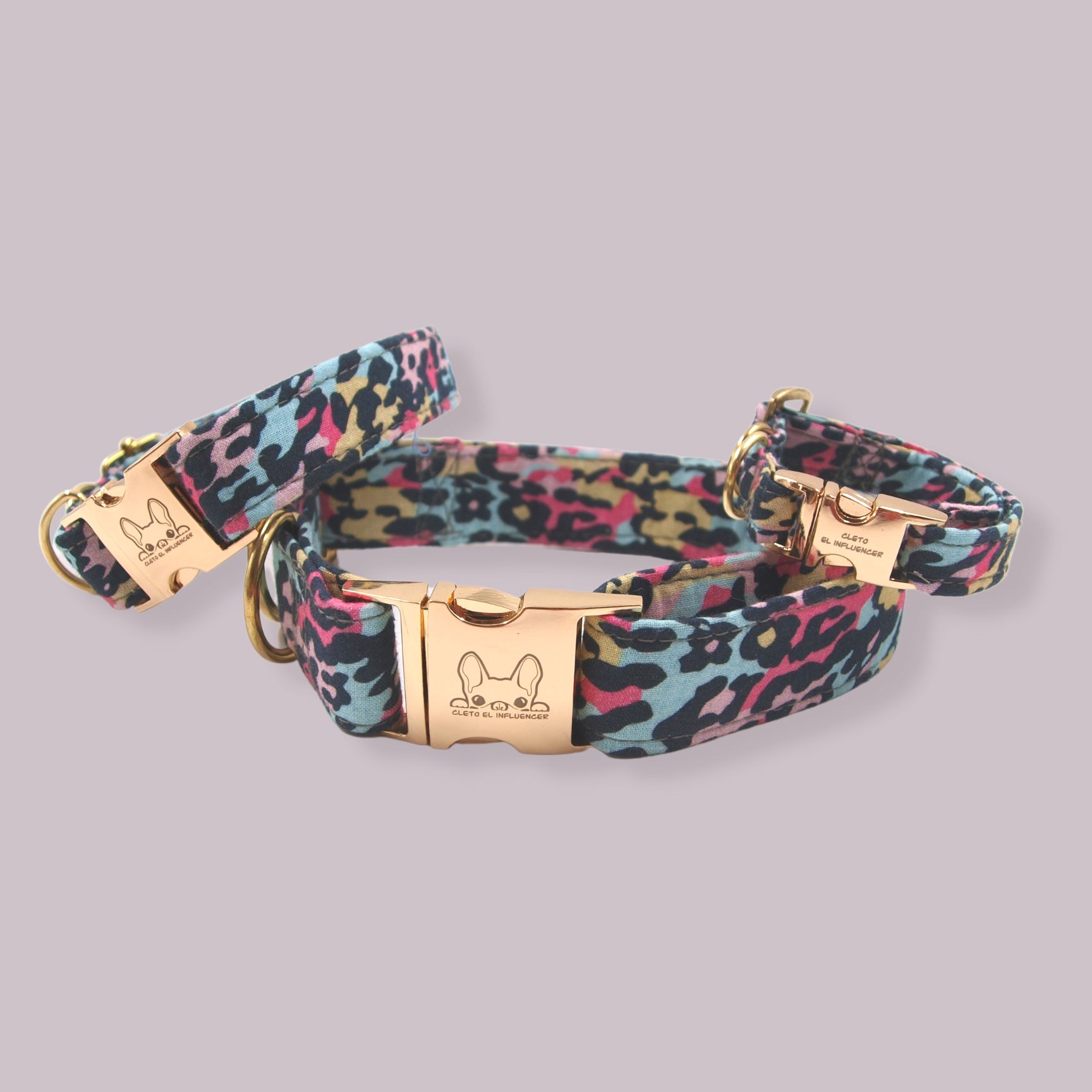 Collares para mascota con herrajes dorados, el collar es de patrón de leopardo con rosa y color menta.