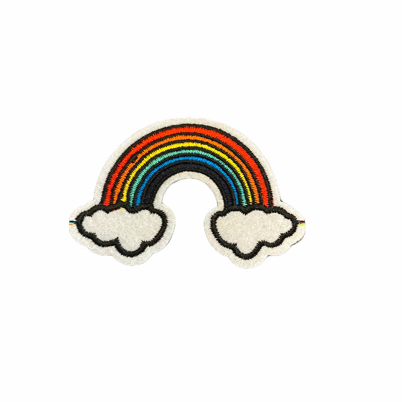 Parche tejido en forma de arcoiris.